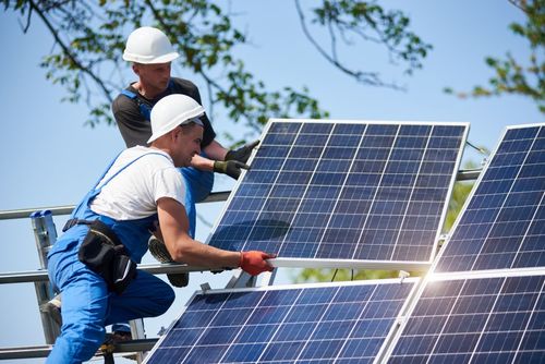 Energia ze słońca realną alternatywą dla nieodnawialnych źródeł energii. Monokrystaliczne panele fotowoltaiczne inwestycja na długie lata